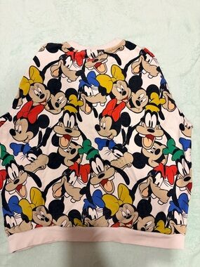 Vintage Disney X Levis Mickey Mouse Family cartoon sweatshirt size large